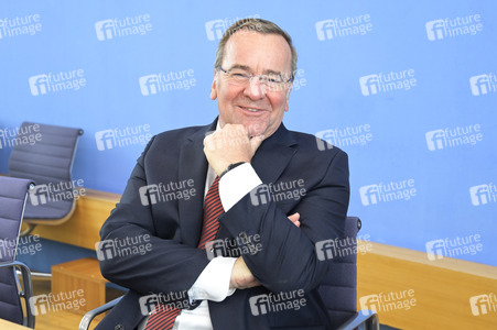 Bundespressekonferenz Neuer Wehrdienst in Berlin